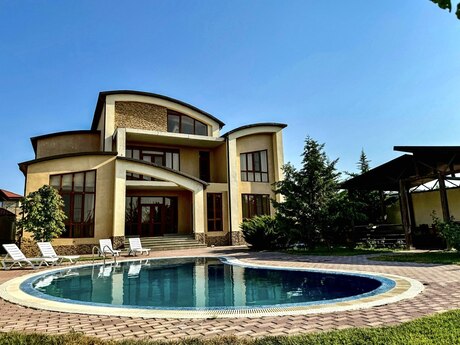 Satılır 5 otaqlı həyət evi/bağ evi 450 m², Novxanı q.