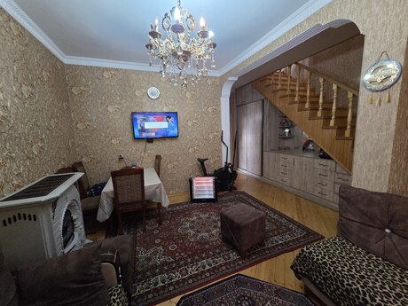 3 otaqlı həyət evi/bağ evi - Azadlıq Prospekti m. - 150 m²