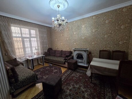3 otaqlı həyət evi/bağ evi - Azadlıq Prospekti m. - 150 m²