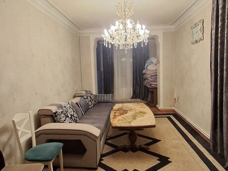 2 otaqlı köhnə tikili - Azadlıq Prospekti m. - 55 m²