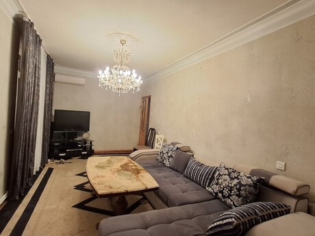 2 otaqlı köhnə tikili - Azadlıq Prospekti m. - 55 m²