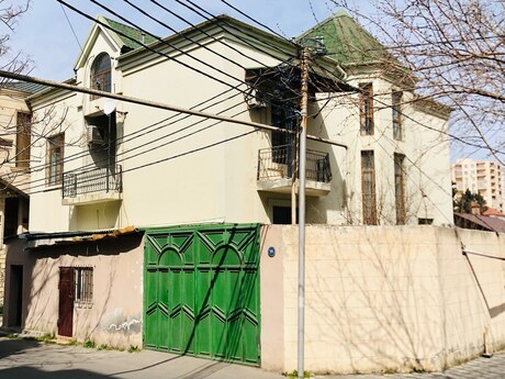 Satılır 9 otaqlı həyət evi/bağ evi 480 m², Qara Qarayev m.