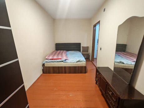 3 otaqlı həyət evi/bağ evi - İnşaatçılar m. - 65 m²