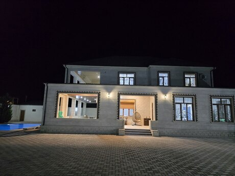 6 otaqlı həyət evi/bağ evi - Şüvəlan q. - 300 m²