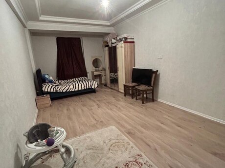 Satılır 1 otaqlı yeni tikili 71 m², Saray q.