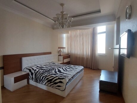 5 otaqlı köhnə tikili - İçəri Şəhər m. - 200 m²
