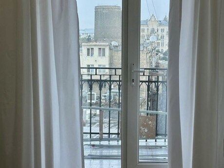 5 otaqlı köhnə tikili - İçəri Şəhər m. - 200 m²
