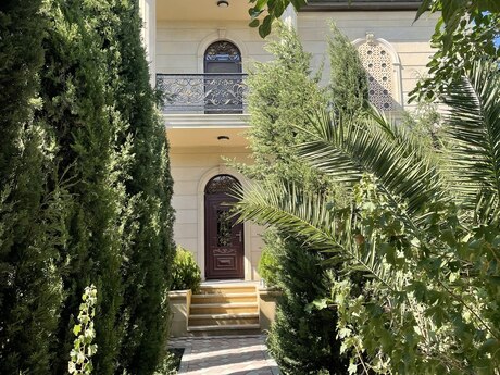 6 otaqlı həyət evi/bağ evi - Şüvəlan q. - 320 m²