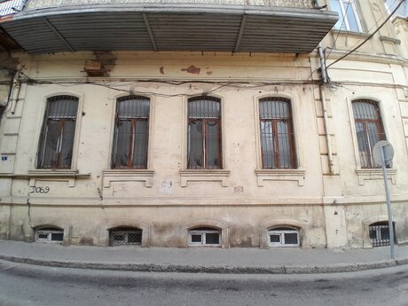 4 otaqlı köhnə tikili - İçəri Şəhər m. - 130 m²