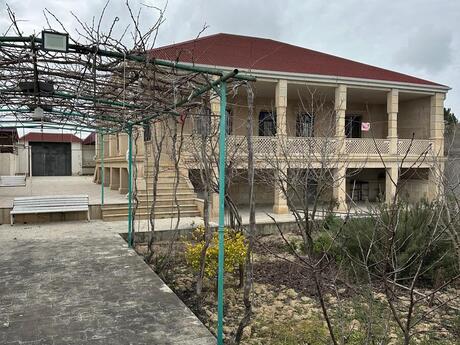 4 otaqlı həyət evi/bağ evi - Şüvəlan q. - 280 m²