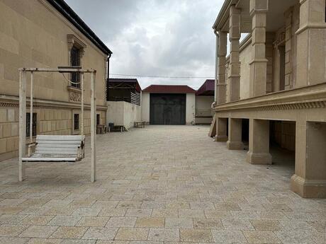 4 otaqlı həyət evi/bağ evi - Şüvəlan q. - 280 m²