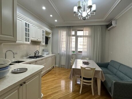 4 otaqlı yeni tikili - 28 May m. - 176 m²