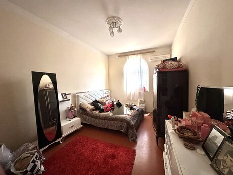 12 otaqlı həyət evi/bağ evi - Nəsimi m. - 300 m²