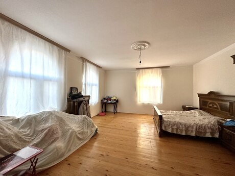 12 otaqlı həyət evi/bağ evi - Nəsimi m. - 300 m²