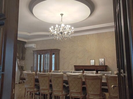 Satılır 9 otaqlı həyət evi/bağ evi 600 m², Quba