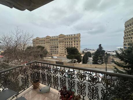 Elan №5950766 - Bakı, İçəri Şəhər m., 3 otaqlı, 90 m², 3/5 mərtəbə