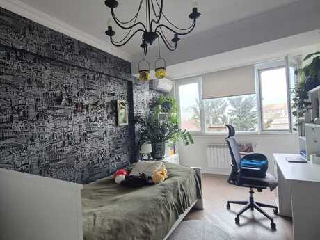 4 otaqlı köhnə tikili - Elmlər Akademiyası m. - 100 m²