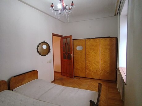 2 otaqlı köhnə tikili - Elmlər Akademiyası m. - 45 m²