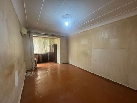 2 otaqlı köhnə tikili - İnşaatçılar m. - 50 m²