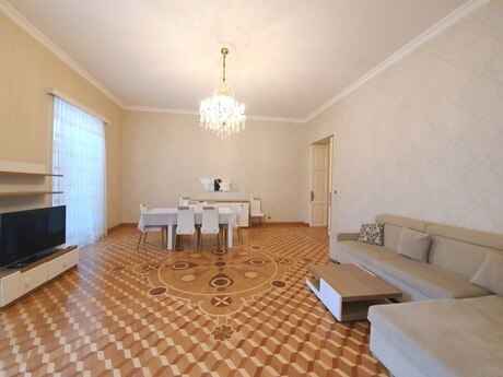 4 otaqlı köhnə tikili - İçəri Şəhər m. - 170 m²