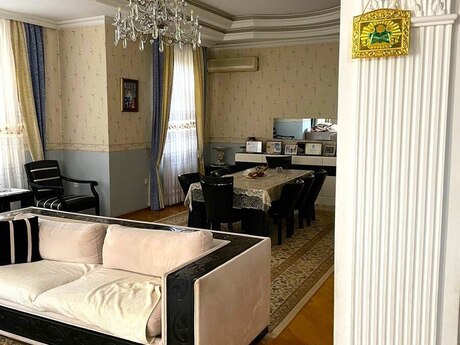 7 otaqlı həyət evi/bağ evi - Azadlıq Prospekti m. - 380 m²