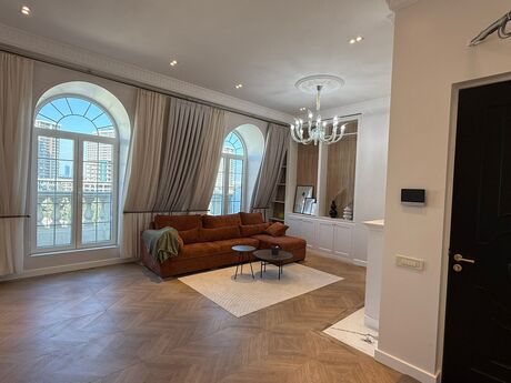 2 otaqlı köhnə tikili - Ağ şəhər q. - 90 m²