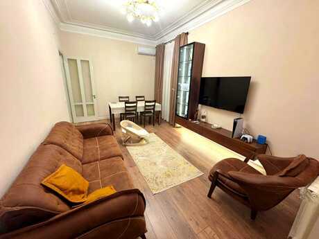 2 otaqlı köhnə tikili - Elmlər Akademiyası m. - 65.5 m²