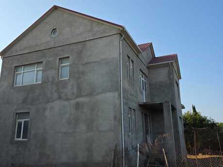 6 otaqlı həyət evi/bağ evi - Buzovna q. - 250 m²