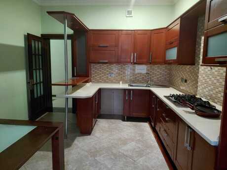 5 otaqlı ofis - Elmlər Akademiyası m. - 140 m²