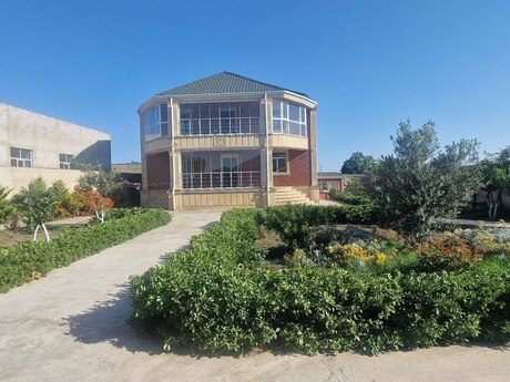 Satılır 7 otaqlı həyət evi/bağ evi 352 m², Albalılıq q.
