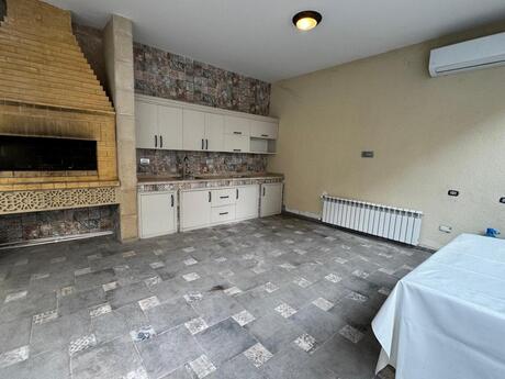 6 otaqlı həyət evi/bağ evi - Buzovna q. - 200 m²