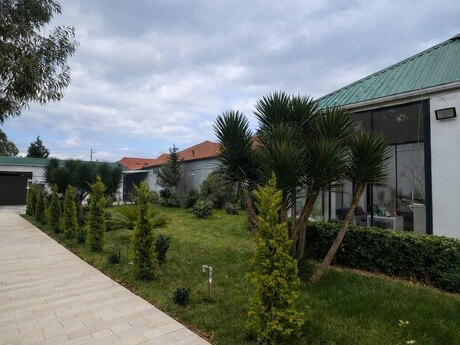 House with Garden, Villa For Rent