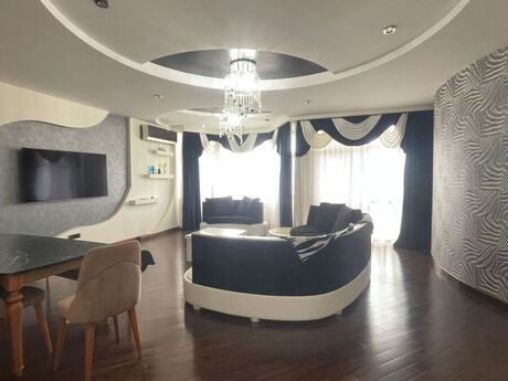 4 otaqlı yeni tikili - 8 Noyabr m. - 160 m²