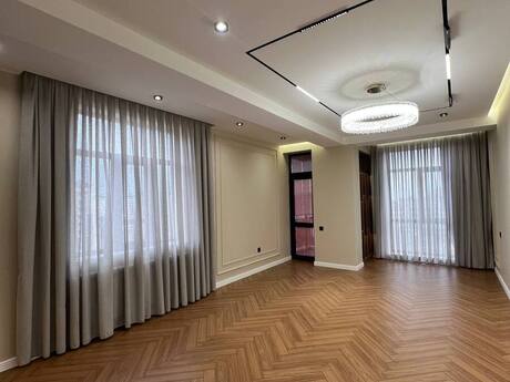 4 otaqlı yeni tikili - 8 Noyabr m. - 137 m²