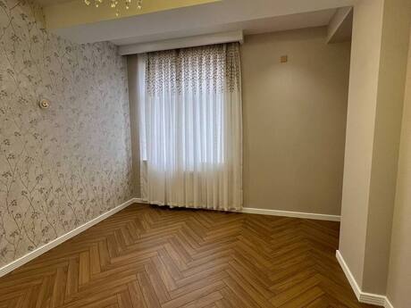 4 otaqlı yeni tikili - 8 Noyabr m. - 137 m²
