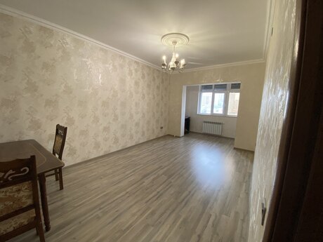 Satlr 2 otaql khn tikili 70 m, 8-ci mikrorayon q.
