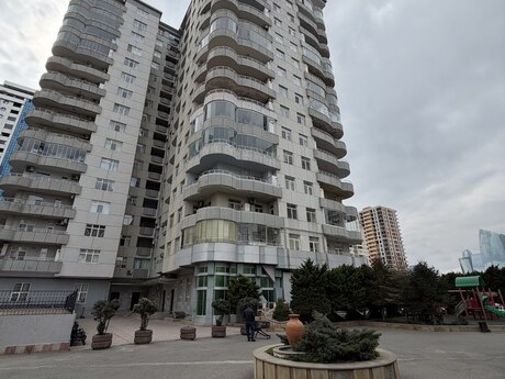 Elan №5954131 - Bakı, Şah İsmayıl Xətai m., 6 otaqlı, 220 m², 13/18 mərtəbə