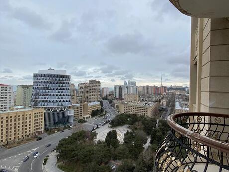 4 otaqlı yeni tikili - Elmlər Akademiyası m. - 215 m²
