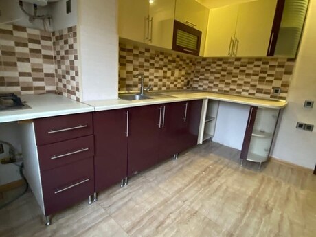 3 otaqlı köhnə tikili - Köhnə Günəşli q. - 85 m²