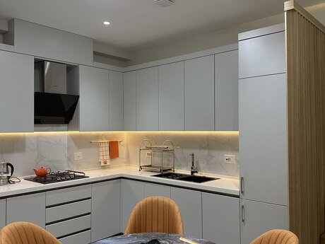 2-комн. новостройка - м. 8 ноября - 82 м²