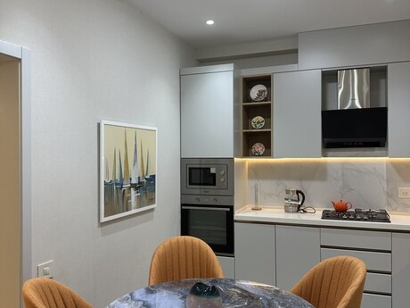 2-комн. новостройка - м. 8 ноября - 82 м²