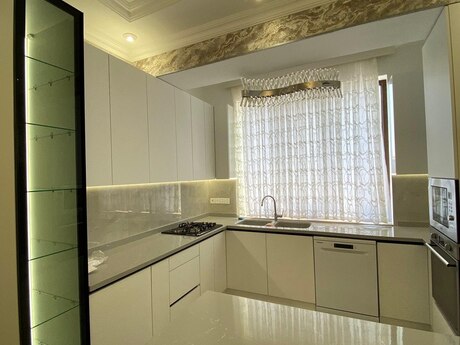 3 otaqlı yeni tikili - 28 May m. - 132 m²