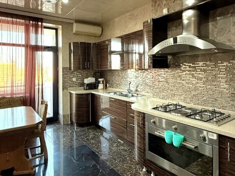 4 otaqlı yeni tikili - Nizami m. - 183 m²