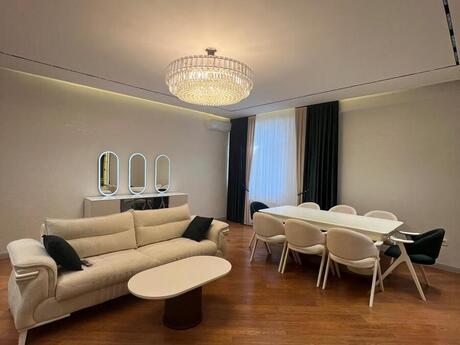 4 otaqlı yeni tikili - 8 Noyabr m. - 145 m²