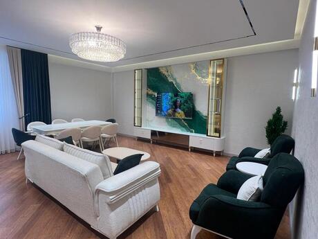 4 otaqlı yeni tikili - 8 Noyabr m. - 145 m²