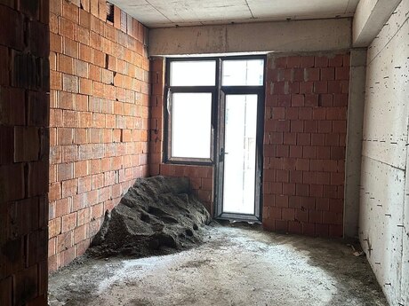 3-комн. новостройка - м. 28 мая - 131 м²