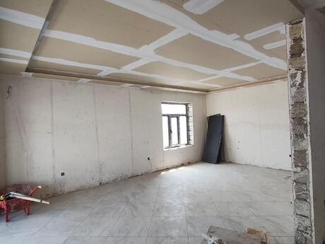 4 otaqlı həyət evi/bağ evi - Şüvəlan q. - 240 m²