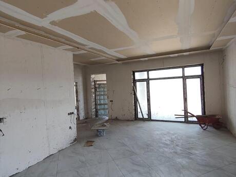4 otaqlı həyət evi/bağ evi - Şüvəlan q. - 240 m²