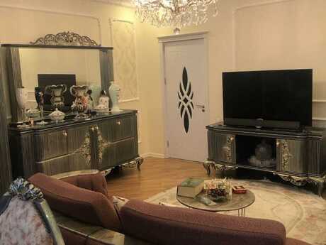 5 otaqlı yeni tikili - İnşaatçılar m. - 150 m²