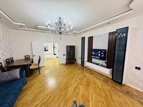 Elan №5774726 - Bakı, Şah İsmayıl Xətai m., 3 otaqlı, 150 m², 10/17 mərtəbə